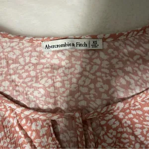 Abercrombie‎ & Fitch Pink & White Floral Keyhole Peplum Blouse Size XS thumbnail 4