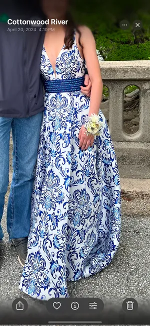 Camille La Vie Blue And White Prom Dress thumbnail 2