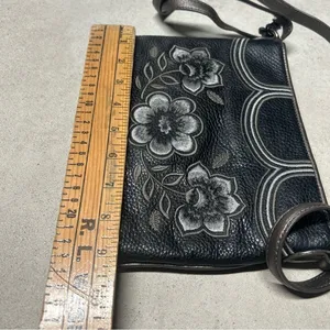 Vintage Brighton Embroidered Floral Black Peddled Leather Crossbody Purse thumbnail 13