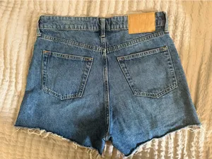 H&M High waisted shorts thumbnail 2