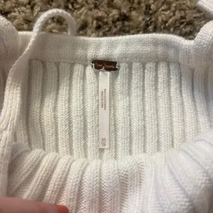 Free People Ribbed Sweater Bralette / V-Neck Crop Tank. Size Women’s XS thumbnail 4