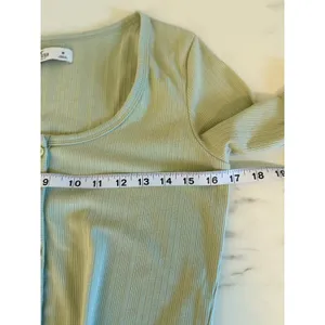 Hollister‎ Sage Green Ribbed Button Front Long Sleeve Cropped Top Womens Medium thumbnail 5