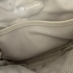 🩶  Lululemon Everywhere Belt Bag 2L — Silver Drop Bold Logo Print thumbnail 3