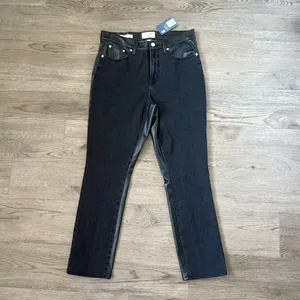 Universal Thread Mid‑Rise Faux Leather 80’s Slim Jeans - Size 10R -‎ Black - NWT thumbnail 3