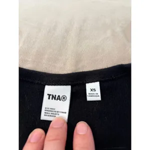 TNA ribbed super cropped raw edge tank top thumbnail 3