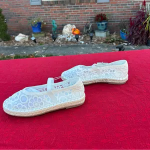 Universal Threads Women's Celia Floral Lace Mary Jane Espadrille Flat by size 6.5 thumbnail 4