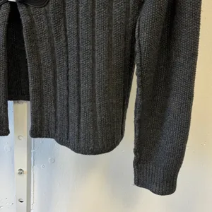 Y2K‎ Tahari Merino Wool Blend Ribbed Cardigan Sweater Gray Toggle Closure Medium thumbnail 4