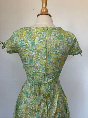 Vintage-Inspired Green Floral Fit & Flare Sweetheart Dress thumbnail 5