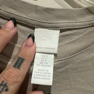 5/$20- H&M basics taupe color tee in small thumbnail 3