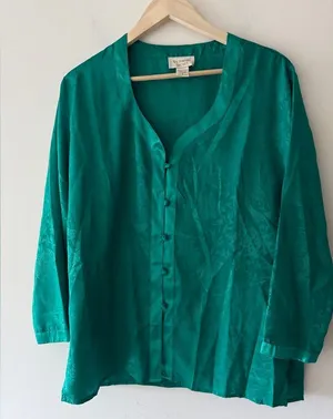 Victoria's Secret Gold Label Vintage Green Patterned 100% Silk Night‎ Shirt thumbnail 1