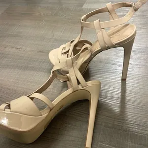 Nude Heels thumbnail 1