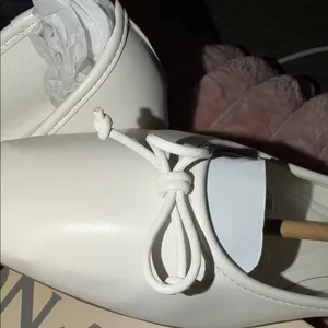 Onex Women's White Loafers‎ size 8m thumbnail 5