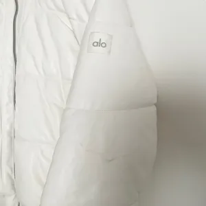 Alo Yoga Faux Leather Boss Puffer Ivory S thumbnail 8