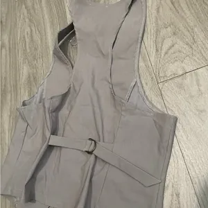 Gray Button thumbnail 2