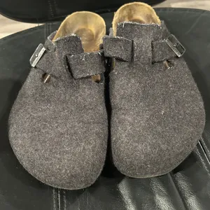 Birkenstock Women's Felt Clogs in Dark Gray thumbnail 10