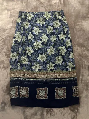 Sag Harbor Petite Pencil Skirt Women’s Size M Navy Floral with Border Print thumbnail 1