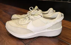 Women’s Nike Tennis Shoes thumbnail 1