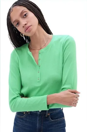 GAP Women's Ribbed Long Sleeve Henley Top Shirt NWT SIZE M thumbnail 1
