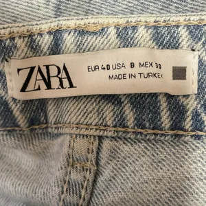 Zara Women's Blue Light Wash High Rise Distressed Wide Leg Denim Jeans Size 8 thumbnail 4