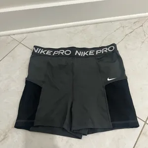 Nike Gray High Waisted 3 Inch Training Shorts Size Large thumbnail 2