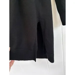 Tahari Black Extrafine Merino Wool V-Neck Tunic Sweater Womens Small Side Slit thumbnail 4