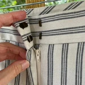 LOFT Women's White And Grey Striped Linen Blend Tapered Leg Pants Size 12 thumbnail 5