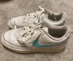 Nike Women’s Court Vision Low thumbnail 1