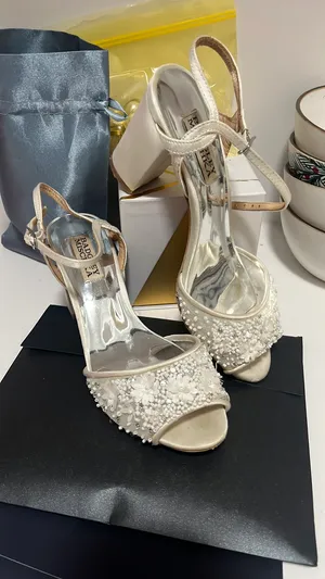 Badgley Mischka white bridal heels thumbnail 1