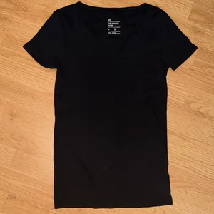GAP Black Short Sleeve Tee thumbnail 1