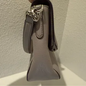 Kate Spade Jackson Gray Taupe Soft Pebbled Leather Medium Flap Crossbody Bag thumbnail 7