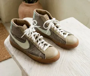 Nike Retro Vintage Blazers Women's Mid-Top Sneakers in Beige & Mint thumbnail 1