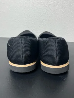 Vivaia Veronica Pointed Toe All Day Standing Flats in Black thumbnail 5