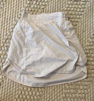 Lululemon Size 2 white hottie, hot style skirt thumbnail 1