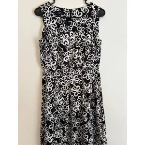 AGB Dress Size 8 Black White Floral Sleeveless Fit Flare Church Wedding Casual thumbnail 2