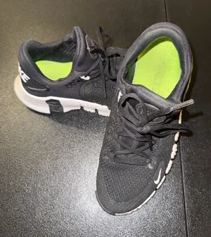 Nike Free Metcon 4 Training Shoes Black White Volt Women's Size 8.5 thumbnail 1