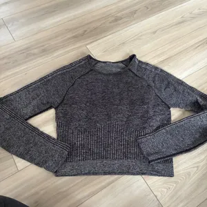 Fabletics Seamless Long Sleeve Crop Workout Top Heathered Charcoal‎ Grey Medium thumbnail 2