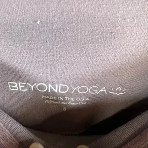 Beyond Yoga Womens Space Dye 2 Piece Set‎ Crop Top Leggings Plum Mauve Small thumbnail 7