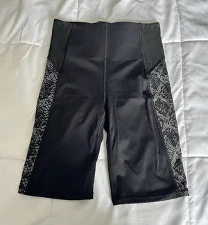 Athleta Shorts Womens XS‎ Black Stay Fly 9" Compression Reflective Athletic Run thumbnail 1