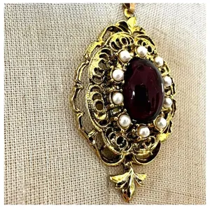 Gold tone faux pearl red Victorian pendant necklace thumbnail 3