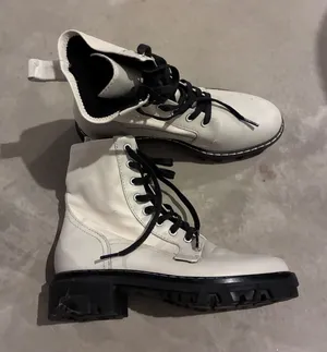 Rag & Bone Shiloh White Leather Combat Boots Black Laces Lug‎ Sole Womens 38 thumbnail 1
