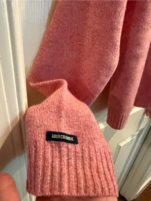 Abercrombie & Fitch Pink Cropped Turtleneck Sweater in Heathered Pink thumbnail 4