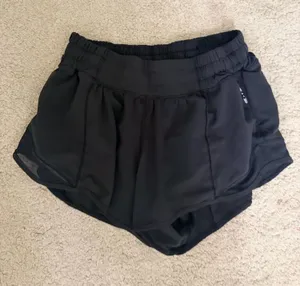 Lululemon Shorts Hotty Hot 2.5" Black thumbnail 1