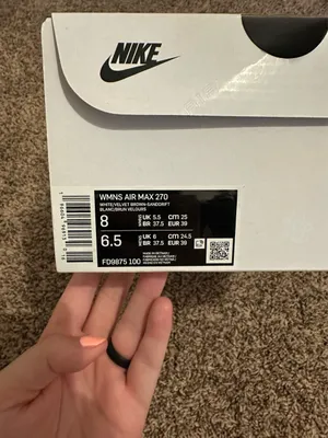 Women’s Nike Air Max 270 Shoes thumbnail 9