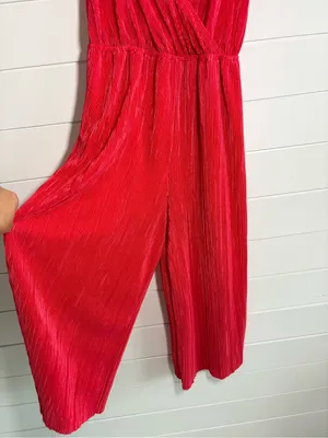 Love,Fire‎ Vibrant Red Pleated Wide-Leg Jumpsuit Sleeveless Size L NEW thumbnail 3