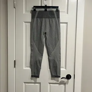 Spanx Seamless Sculpt Leggings in the color Spacedye Cloudy Grey Size Large thumbnail 6