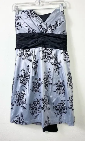 Trixxi Silver & Black Floral Satin Tie Waist Strapless Formal Dress Size 11/12 thumbnail 1