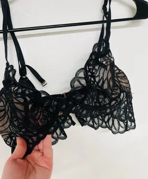 For Love & Lemons Bra S Black Lace Floral Detail Sexy unlined lace Bra thumbnail 3