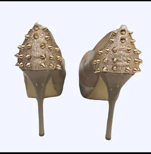 Steve Madden Patent Leather Nude Tan Studded Platform Studded Shoes Heels 9.5 thumbnail 4