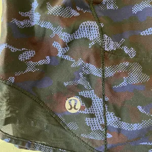 lululemon Hotty Hot Shorts 2.5” thumbnail 3