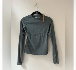 SKIMS Fits Everybody Long Sleeve T-Shirt XS thumbnail 2